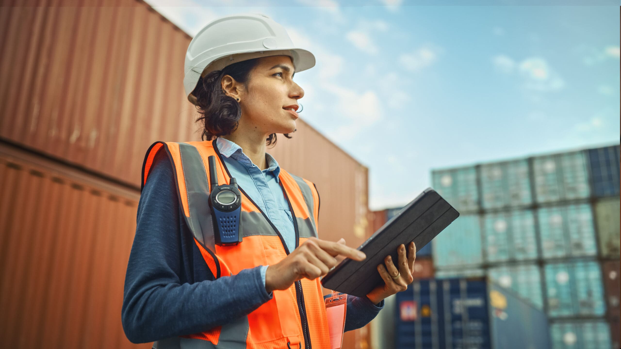 Smiling,Portrait,Of,A,Beautiful,Latin,Female,Industrial,Engineer,In
